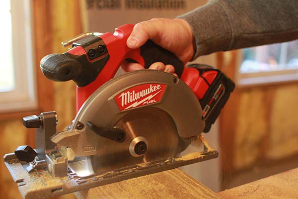 Milwaukee M18 FUEL Circular Saw Cutting Wood