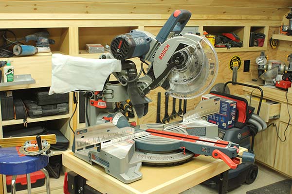 Bosch CM10GD Axial-Glide Miter Saw