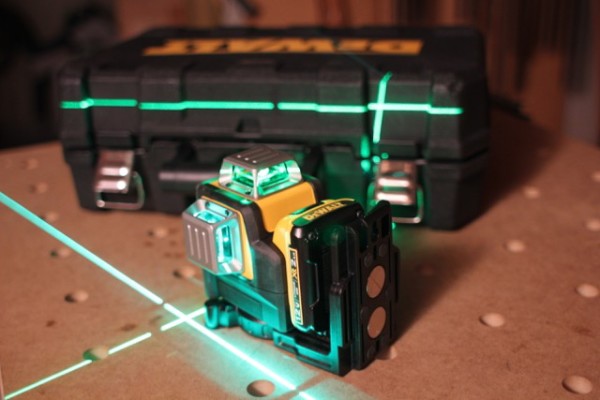 DEWALT DW089LG 12 Volt 3 x 360 Green Line Laser