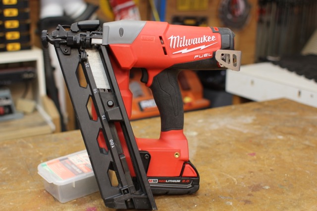 Milwaukee 16 GA Angled Cordless Finish Nailer 2742-21CT