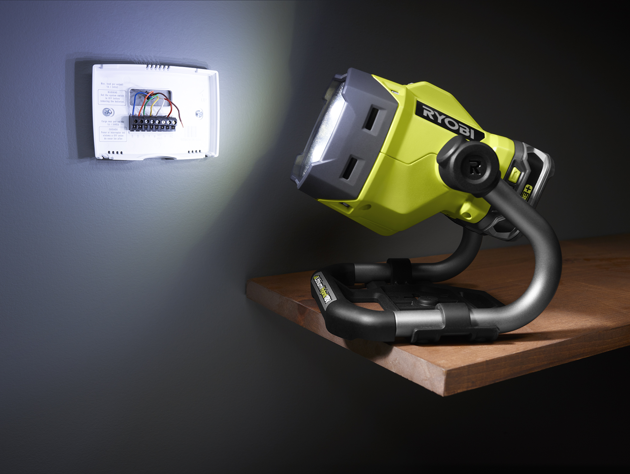 Ryobi P795 18-Volt ONE Hybrid LED Color Range Adjustable Work Light Bare-Tool 