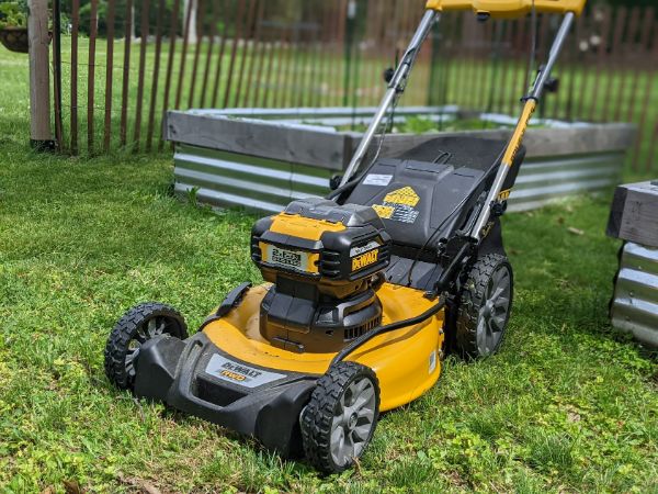 DEWALT 2X20V MAX* Cordless Mower Review