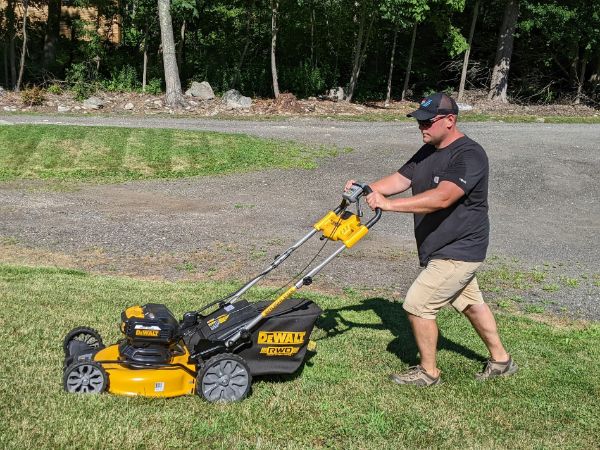 DEWALT 2X20V MAX* Cordless Mower Review