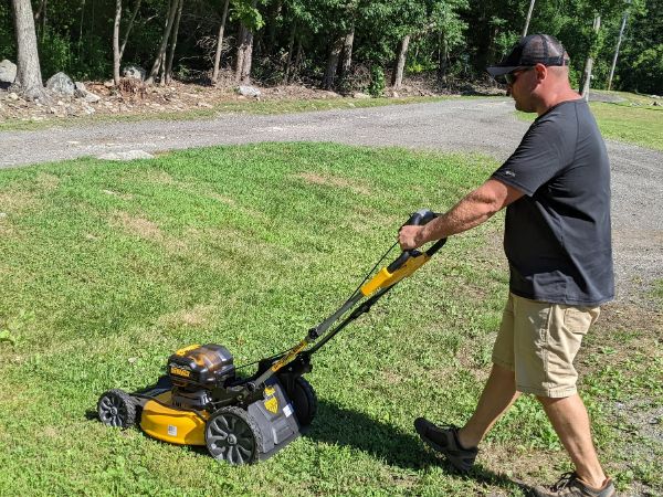 DEWALT 2X20V Cordless Mower