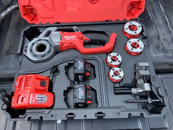 Milwaukee M18 FUEL Compact Pipe Threader