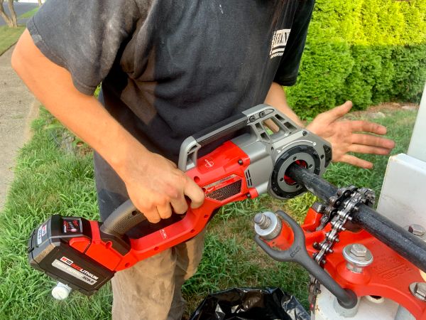 Milwaukee M18 FUEL Compact Pipe Threader